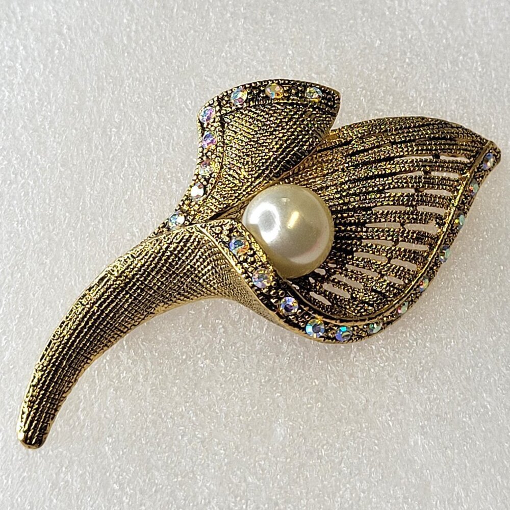 Vintage Gold tone Calla Lily Flower Brooch With Faux Pearl & Aurora Borealis Rhi
